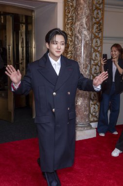 Pierre Oteli: 2024 Met Gala Gidiş. 06 Mayıs 2024, New York, New York, ABD: Lee Know of Stray Kids 2024 'te Pierre Hotel' den ayrılır.. 