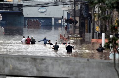 Porto Alegre (SC), Brezilya 05 / 08 / 2024 Tarihsel Merkezi ve Porto Alegre kentinin Güney Bölgesi bölgesinde bu Çarşamba günü meydana gelen sel felaketlerinin kaydı 