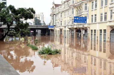 Porto Alegre (SC), Brezilya 05 / 08 / 2024 Tarihsel Merkezi ve Porto Alegre kentinin Güney Bölgesi bölgesinde bu Çarşamba günü meydana gelen sel felaketlerinin kaydı 