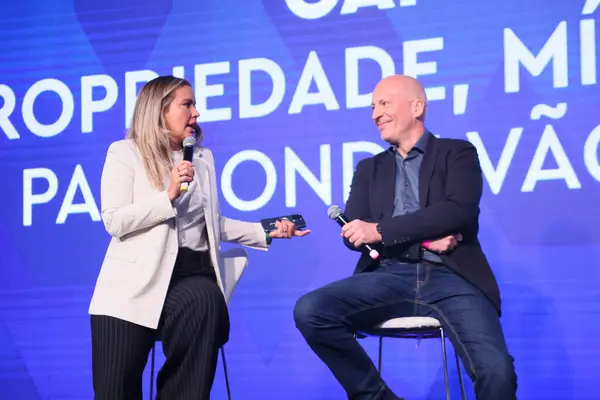 stock image Sao Paulo (SP), 05/08/2024  EVENT/SPORTS/SUMMIT/SP  Dani Boaventura, ESPN journalist who mediates the panel, talks with Jochen Losch, CEO of JL Sports Investment, during the Capital of sport: Property, media and entertainment