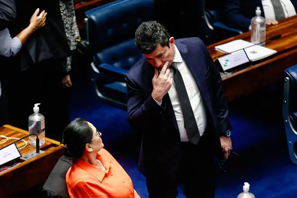 stock image Brasilia (DF), 05/07/2024  SESSION/PLENARY/SENATE/DF  Senator Sergio Moro (Uniao Brasil-PR) talks with Senator Damares Alves (Republicanos-DF) - Ordinary Deliberative Session in the Plenary of the Federal Senate, in Brasilia