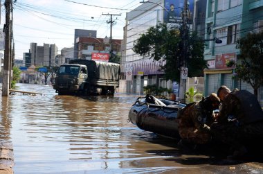 Porto Alegre, Rio Grande do Sul (RS), 05 / 09 / 2024 Kuzey Bölgesi ve Porto Alegre belediyesinin Güney Bölgesi 'nde çalışan gönüllü işçiler, Perşembe (9)). 