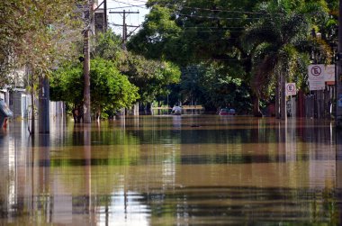Porto Alegre, Rio Grande do Sul (RS), 05 / 09 / 2024 Kuzey Bölgesi ve Porto Alegre belediyesinin Güney Bölgesi 'nde çalışan gönüllü işçiler, Perşembe (9)). 