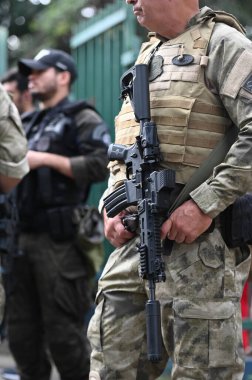 Sao Paulo (SP), 05 / 10 / 2024 - Özel sivil polis grubu GOE 'den polis memurları, farklı meslekler için düzenlenen bir kamusal yarışmada onaylanan 4017 yeni sivil polis ajanının açılış töreninde güçlü silahlar sergilediler..  