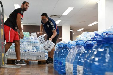 SAO PAULO (SP), 05 / 10 / 2024 - DONATION / TRAGEDY / FLOOD / RIO GRANDE DO SUL-Sao Paulo Futebol Clube çalışanları ve gönüllüler Rio Grande do Sul 'daki iklim trajedisi kurbanlarına yardım etmek için toplanan bağışları organize etmeye çalışıyorlar 