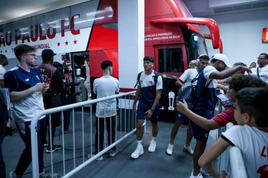 Sao Paulo (SP), 05 / 13 / 2024 - CHAMPIONSHIP / BRASILEIRO / SAO PAULO / FLUMINENSE Sao Paulo FC otobüsünün Sao Paulo ile Fluminense arasındaki maçtan önce gelmesi, Brasileirao 'nun altıncı raundunda geçerli, Sao Paulo' da (SP)