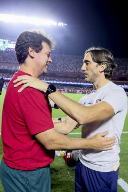 Sao Paulo (SP), 13 / 05 / 2024 - CHAMPIONSHIP / BRAZILIAN / SAO PAULO / FLUMINENSE Fluminense teknik direktörü Fernando Diniz ve Sao Paulo FC 'den Luis Zubeldia arasında oynanan ve Brasileirao' nun altıncı turu için geçerli olan maçta