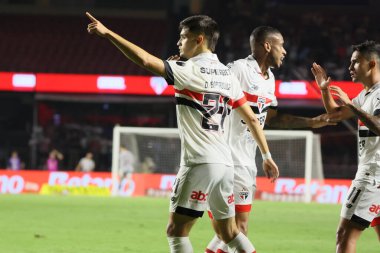 Sao Paulo (SP), 05 / 13 / 2024 - Sao Paulo oyuncusu Damian Bobadilla, Morumbis 'te Brasileirao' nun altıncı turu için geçerli olan Fluminense maçında golünü attı ve kutladı..
