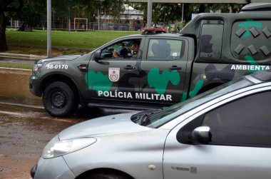 Porto Alegre (RS), 05 / 13 / 2024 RAIN / WEATHER / VOLUNTEERS / RS, kötü havaya rağmen Brezilya 'nın farklı bölgelerinden gelen gönüllüler, Gasometre Santrali' nden Porto Alegre Tarih Merkezi 'nde toplandılar
