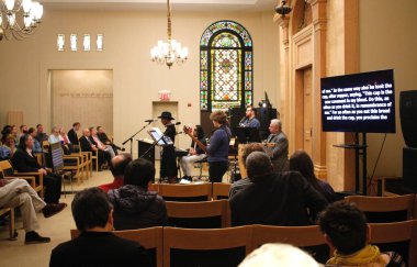 Anneler Günü New York 'ta kutlandı. 12 Mayıs 2024, New York, ABD: Anneler Günü kilise ayini, Papazı Abraham Joseph tarafından New York 'taki Calvary Baptist Kilisesi' nde gerçekleştirildi.