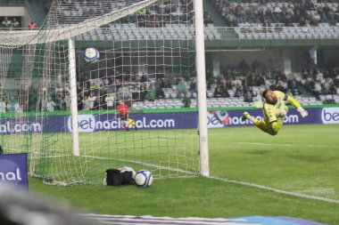 CURITIBA (PR), 14 / 05 / 2024 - FOOTBALL / BRAZILIAN SERIES B / CORITIBA / CORITIBA / Guarani ile Coritiba arasındaki maç, Brezilya B Serisi Şampiyonası 'nın 5. turu için geçerli, 14 Mayıs 2024 Salı gecesi Couto Pereira' da gerçekleşti.