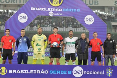 CURITIBA (PR), 05 / 14 / 2024 - FOOTBALL / BRAZILIAN SERIES B / CORITIBA / GUARANI Hakem Jonathan Benkenstein Pinheiro, Coritiba ile Guarani arasındaki maçta Couto Pereira B Serisi Şampiyonası 'nın 5. turunda geçerli olan Guarani' ye karşı oynamıştır.