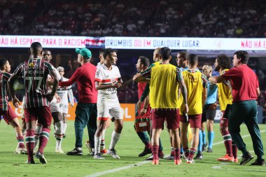 Sao Paulo (SP), 05 / 13 / 2024 - Fluminense 'den koç Fernando Diniz, Sao Paulo' dan forvet Luciano ile bir tartışmaya girdi ve Sao Paulo ile Fluminense arasında oynanan maçta büyük bir kafa karışıklığına yol açtı.