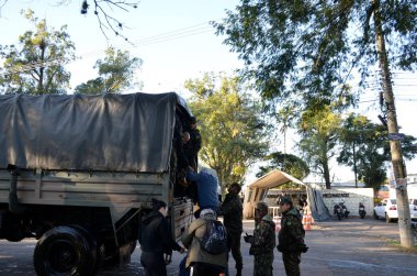 Porto Alegre (SC), Brezilya 05 / 14 / 2024 Vila dos Sargentos, bu Salı günü Porto Alegre belediyesinin Güney Bölgesi 'nde. Bölge sakinlerinin Brezilya ordusunun desteğine ihtiyacı var. 