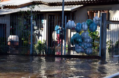 Porto Alegre (SC), Brezilya 05 / 14 / 2024 Vila dos Sargentos, bu Salı günü Porto Alegre belediyesinin Güney Bölgesi 'nde. Bölge sakinlerinin Brezilya ordusunun desteğine ihtiyacı var. 