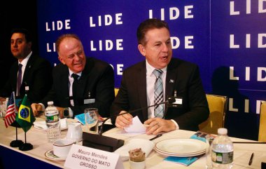 New York (ABD), 05 / 14 / 2024: Lide Brazil Investment Forum sırasında Lide Grupo de Lideres Business Forum başkanı Mauro Mendes (sağda). 