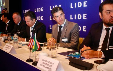 New York (ABD), 05 / 14 / 2024: Lide Brazil Investment Forum sırasında Lide Group of Business Leaders tarafından düzenlenen, Para Eyaleti valisi Helder Barbalho (ortada). 