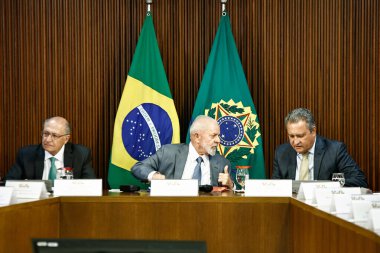 Brasilia (DF), 05 / 13 / 2024: Soldan sağa, Brezilya Cumhuriyeti Başkan Yardımcısı Geraldo Alckmin (PSB), ülkenin cumhurbaşkanı Luiz Inacio Lula da Silva (PT) ve Sivil Saray Başkanı Rui Costa. 