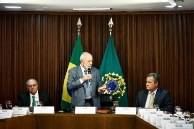Brasilia (DF), 05 / 13 / 2024: Soldan sağa, Brezilya Cumhuriyeti Başkan Yardımcısı Geraldo Alckmin (PSB), ülkenin cumhurbaşkanı Luiz Inacio Lula da Silva (PT) ve Sivil Saray Başkanı Rui Costa. 