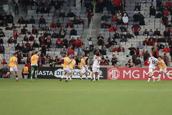 CURITIBA (PR), 15 / 05 / 2024 Oyuncu Sebastian Fernandez, Ligga Arena 'da düzenlenen Copa Sudamericana' nın beşinci turu için geçerli olan Danubio-PR karşılaşmasında golünü kutluyor