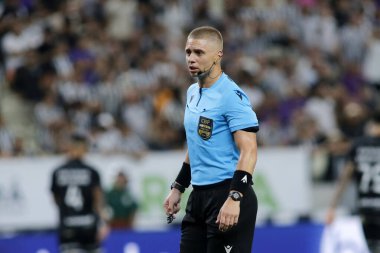 Fortaleza (CE), 05 / 15 / 2024 - Ceara SC X Amazonas FC - hakem Arthur Gomes Rabelo (ES) ile bu Çarşamba gecesi Fortaleza CE 'deki Arena Castelao' da oynanan karşılaşmada.