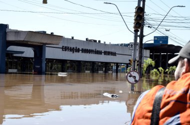 Porto Alegre (SC), Brezilya 05 / 16 / 2024 Tarihsel Merkezi ve Porto Alegre kentindeki 4. Bölge 'de bu Perşembe günü meydana gelen sel felaketlerinin kaydı (15)).