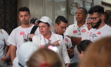 RIO de JANEIRO (RJ), Brezilya 17 / 05 / 2024 Rio de Janeiro kentindeki sağlık çalışanlarının hastane yönetimi, çalışanlar ve sendika ile müzakere girişiminin ardından grevi sürdürmeyi seçti.