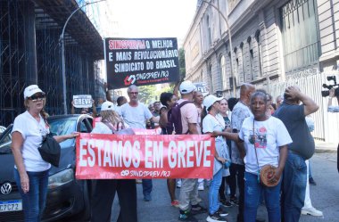 RIO de JANEIRO (RJ), Brezilya 17 / 05 / 2024 Rio de Janeiro kentindeki sağlık çalışanlarının hastane yönetimi, çalışanlar ve sendika ile müzakere girişiminin ardından grevi sürdürmeyi seçti.