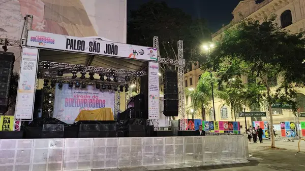 stock image Sao Paulo (SP), 05/17/2024 - Assembly and sound check on the Vale do Anhangabau stage for VIRADA Cultural 2024. Public entry will be controlled by turnstiles and will be exclusively on the Sao Bento Metro side.