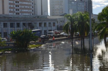 PORTO ALEGRE (RS) Brezilya 18 / 05 / 2024 Porto Alegre (Demae) Belediye Su ve Kanalizasyon Dairesi Avenida Maua ve Rua Padre Tome arasında 3 numaralı baraj kapısını açtı. Ameliyat yaklaşık bir saat sürdü.. 