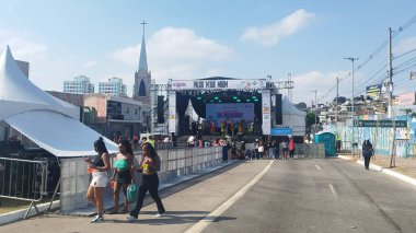 Sao Paulo (SP), 05 / 19 / 2024 - The Sainha de Chita çocuk bloğu, Virada Cultural de Sao Paulo 'nun Pazar programının açılışında, M Boi Mrim Sahnesi' nde küçük bir seyirci kitlesi için gösteri yaptı..