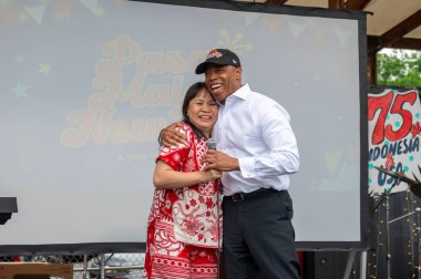 May 18, 2024, New York, USA: New York City Mayor Eric Adams (R) and Fefe Anggono (L) delivers remarks at the Indonesian Culinary Enthusiasts, Inc.'s 