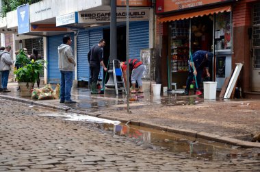 Porto Alegre (SC), 05 / 18 / 2024 Tarihsel Merkez bölgesinde bu Cumartesi meydana gelen hasar kaydı. Gün, başkentin merkez bölgesinde yaşayanlar ve esnaflar için bir temizlik günüdür.