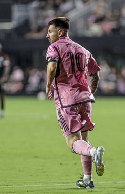 Fort Laurent, Florida (ABD), Lionel Messi, 18 Mayıs 2024 Cumartesi günü Fort Lauderdale, Florida 'daki Chase Stadyumu' nda oynanan maçta, MLS için Dc United ile oynadığı maçta. 