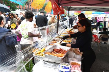 2024 Dokuzuncu Cadde Uluslararası Yemek Festivali. 18 Mayıs 2024, New York, New York, U. Evet. Dokuzuncu Cadde Derneği 'ne göre, hedefleri bireysel tüccarları terfi ettirmek ve kaliteli etkinlikler ve promosyonlar yaratmak.