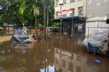 PORTO ALEGRE (RS) Brezilya 18 / 05 / 2024 Porto Alegre (Demae) Belediye Su ve Kanalizasyon Dairesi Avenida Maua ve Rua Padre Tome arasında 3 numaralı baraj kapısını açtı. Ameliyat yaklaşık bir saat sürdü.. 