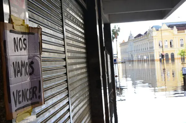 stock image PORTO ALEGRE(RS) Brazil 18/05/2024 The Municipal Department of Water and Sewage of Porto Alegre (Demae) opened floodgate number 3, between Avenida Maua and Rua Padre Tome. The operation lasted approximately of an hour. 