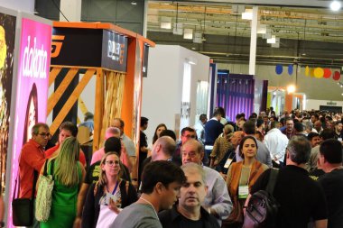 Sao Paulo (SP), Brezilya 05 / 21 / 2024 - Model ve sunucu Ana Hickmann, ilk defa Transamerica Expo 'daki Sao Paulo' da düzenlenen BFSHOW Fuarı 'na el çantaları ve ayakkabı sektöründe katıldı.