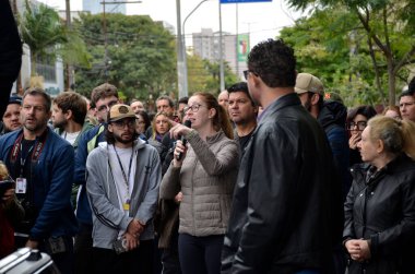 Porto Alegre (SC), Brezilya 05 / 20 / 2024 selden etkilenenlerin protestolarını kaydetmek, 4. bölge bölgesinde güvenlik, temizlik ve elektrik talep etti. Etkinlikte işadamları ve çalışanlar bir araya geldi