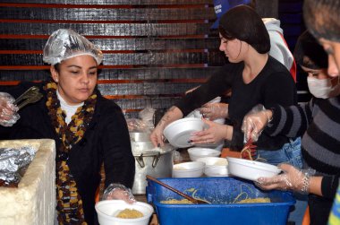 Porto Alegre (SC), Brezilya 05 / 20 / 2024 Sel mağdurları adına gönüllü çalışmalarının kaydı (20) Pazartesi (20). Sivil toplum kendini başkentin farklı yerlerinde organize etti.