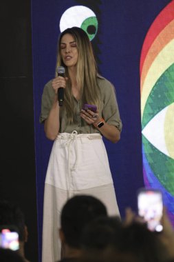 Sao Paulo (SP), 05 / 23 / 2024 Portal Terra Claudia Caliente yöneticisi 2 Haziran 2024 tarihinde gerçekleştirilen 28. Sao Paulo LGBT + Pride Parade basın toplantısında