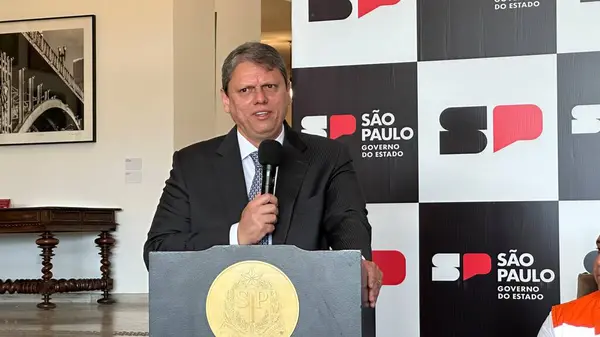 stock image Sao Paulo (SP), Brazil 05/23/2024 - Governor Tarcisio de Freitas announces, this Thursday (23), at Palacio dos Bandeirantes, new actions in the Sao Paulo Road Safety Plan 