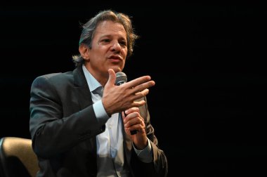 Sao Paulo (SP), Brezilya 05 / 24 / 2024 - Sao Paulo Belediye Başkanı adayı Guilherme Boulos, iklim değişikliği konusunda görüşmek üzere Bakan Fernando Haddad ve Bakan Marina Silva ile bir araya geldi