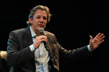 Sao Paulo (SP), Brezilya 05 / 24 / 2024 - Sao Paulo Belediye Başkanı adayı Guilherme Boulos, iklim değişikliği konusunda görüşmek üzere Bakan Fernando Haddad ve Bakan Marina Silva ile bir araya geldi