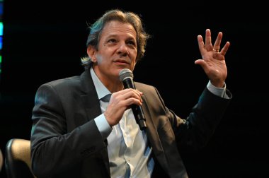 Sao Paulo (SP), Brezilya 05 / 24 / 2024 - Sao Paulo Belediye Başkanı adayı Guilherme Boulos, iklim değişikliği konusunda görüşmek üzere Bakan Fernando Haddad ve Bakan Marina Silva ile bir araya geldi