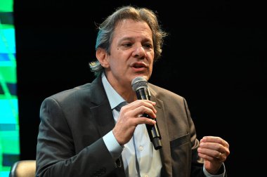 Sao Paulo (SP), Brezilya 05 / 24 / 2024 - Sao Paulo Belediye Başkanı adayı Guilherme Boulos, iklim değişikliği konusunda görüşmek üzere Bakan Fernando Haddad ve Bakan Marina Silva ile bir araya geldi