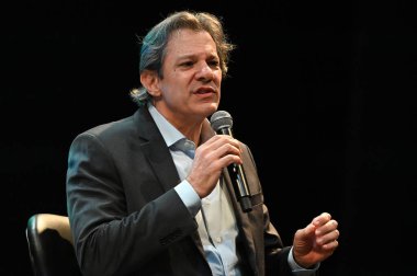 Sao Paulo (SP), Brezilya 05 / 24 / 2024 - Sao Paulo Belediye Başkanı adayı Guilherme Boulos, iklim değişikliği konusunda görüşmek üzere Bakan Fernando Haddad ve Bakan Marina Silva ile bir araya geldi