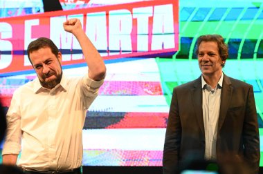 Sao Paulo (SP), Brezilya 05 / 24 / 2024 - Sao Paulo Belediye Başkanı adayı Guilherme Boulos, iklim değişikliği konusunda görüşmek üzere Bakan Fernando Haddad ve Bakan Marina Silva ile bir araya geldi