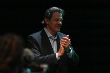 Sao Paulo (SP), Brezilya 05 / 24 / 2024 - Sao Paulo Belediye Başkanı adayı Guilherme Boulos, iklim değişikliği konusunda görüşmek üzere Bakan Fernando Haddad ve Bakan Marina Silva ile bir araya geldi