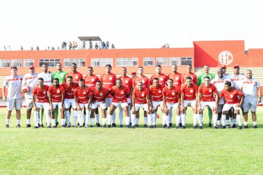 Rio de Janeiro (RJ), 05 / 18 / 2024 Striker Romario 58 yaşında sahaya geri döndü, eski oyuncu Campeonato Carioca 'nın A2 serisindeki ilk maçında yedek kulübesinde kaldı takım Petropolis' e karşı 2-0 'lık bir zafer kazandı.. 